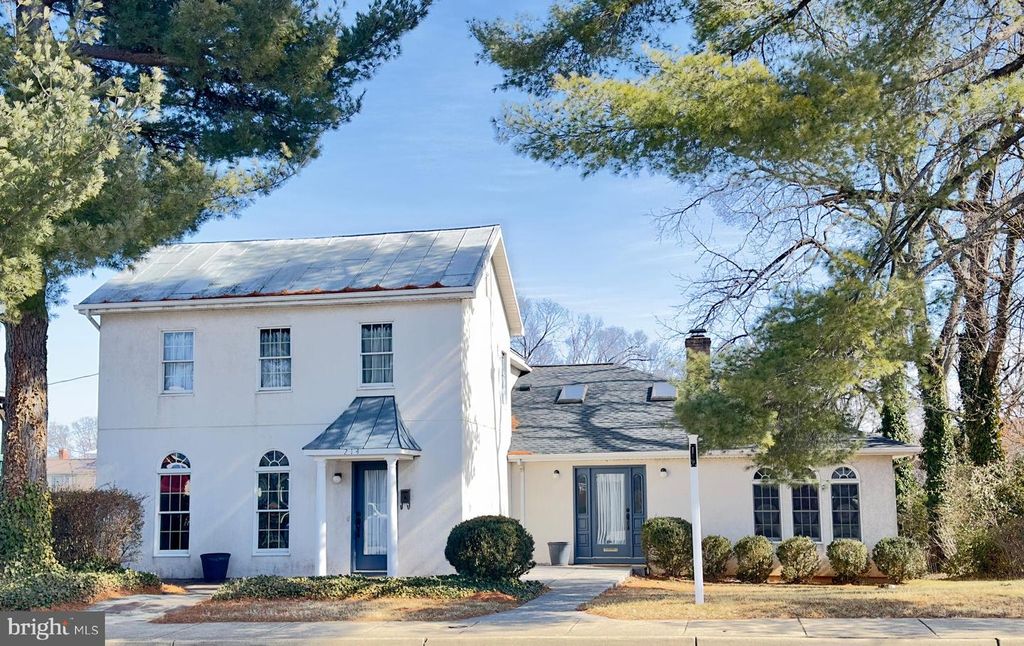 214 S ROYAL AVE, Front Royal, VA 22630