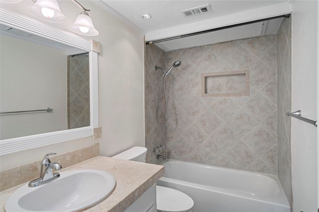 5881 Preston View Boulevard 261, Dallas, TX 75240