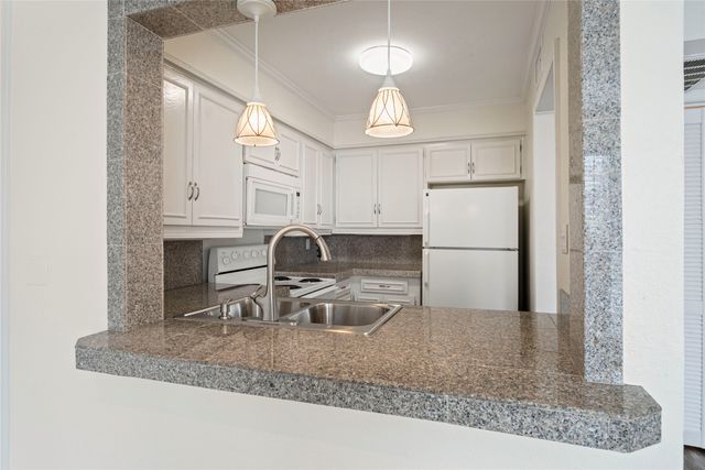 5881 Preston View Boulevard 261, Dallas, TX 75240