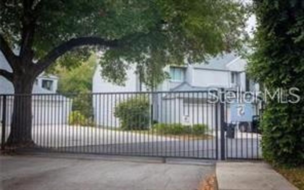 9726 TIFFANY OAKS LANE 9726, Tampa, FL 33612