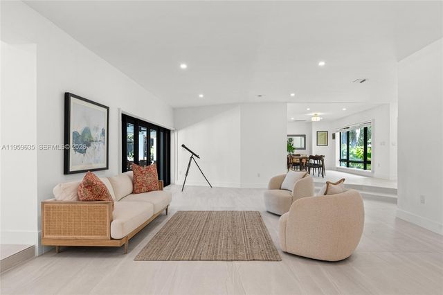 6220 SW 123rd Ter, Pinecrest, FL 33156