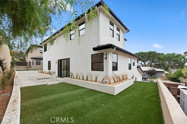 951 N Avenue 66, Los Angeles, CA 90042