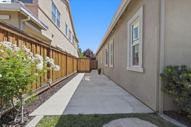 101 Gridley Ct, Brentwood, CA 94513
