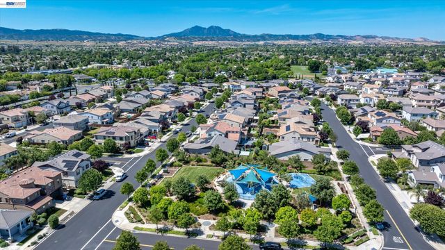 101 Gridley Ct, Brentwood, CA 94513