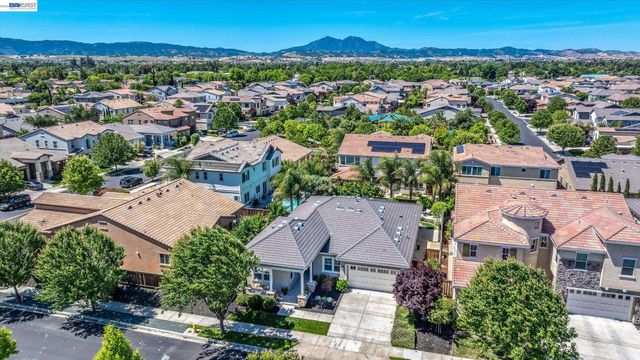 101 Gridley Ct, Brentwood, CA 94513