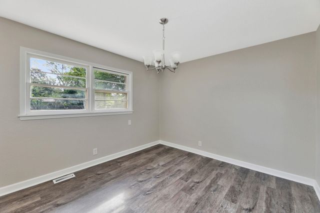 238 Western Ave, Haysville, KS 67060