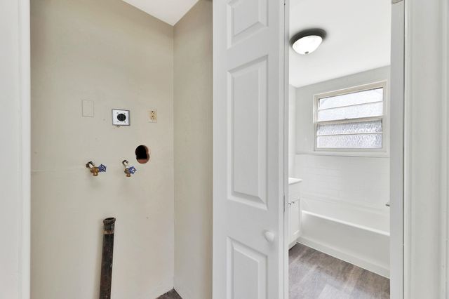 238 Western Ave, Haysville, KS 67060