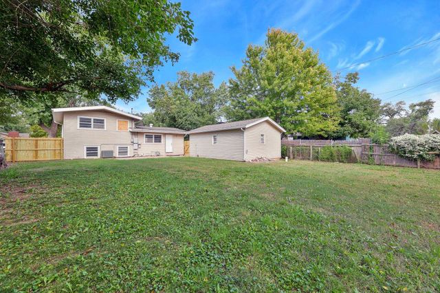 238 Western Ave, Haysville, KS 67060