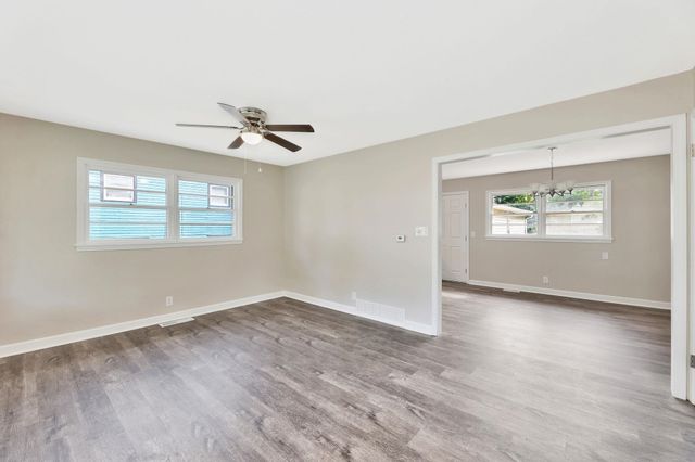 238 Western Ave, Haysville, KS 67060