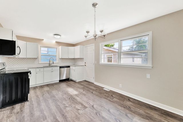 238 Western Ave, Haysville, KS 67060