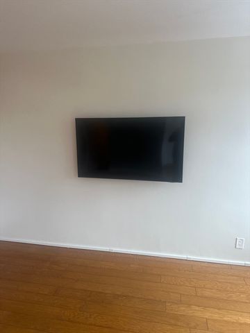 10 Hammond Pond Parkway 606, Newton, MA 02467