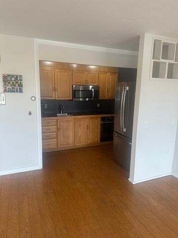 10 Hammond Pond Parkway 606, Newton, MA 02467