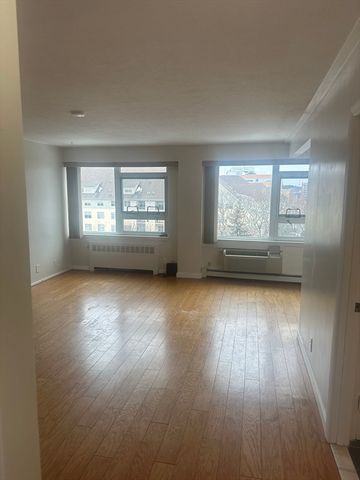 10 Hammond Pond Parkway 606, Newton, MA 02467