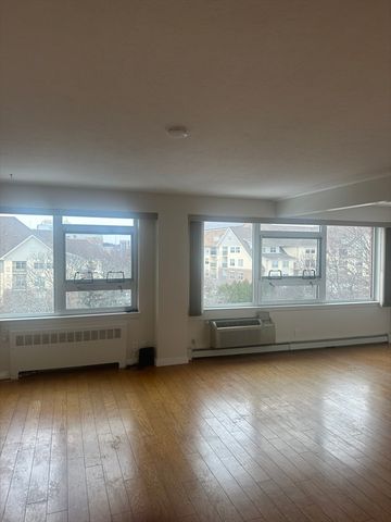 10 Hammond Pond Parkway 606, Newton, MA 02467