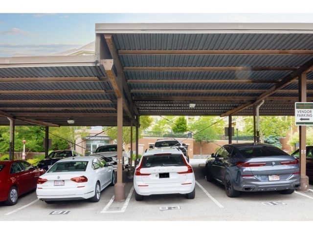 10 Hammond Pond Parkway 606, Newton, MA 02467