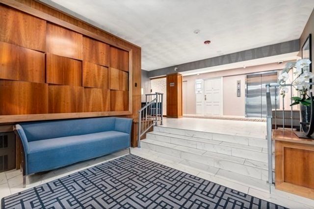 10 Hammond Pond Parkway 606, Newton, MA 02467