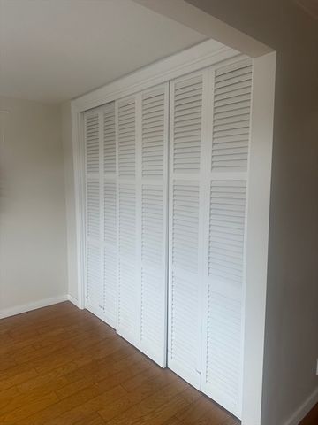 10 Hammond Pond Parkway 606, Newton, MA 02467