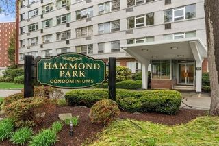 10 Hammond Pond Parkway 606, Newton, MA 02467