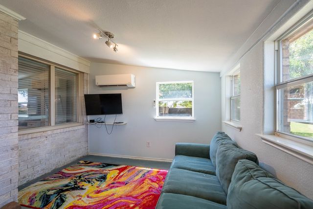 6800 E County Rd 105, Midland, TX 79706