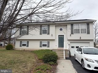 140 THOREAU DR, Inwood, WV 25428