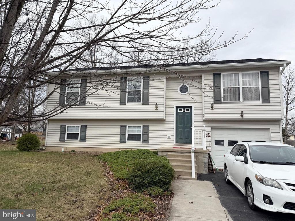 140 THOREAU DR, Inwood, WV 25428