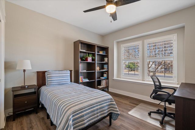 110 Cobb Cavern DR, Georgetown, TX 78633