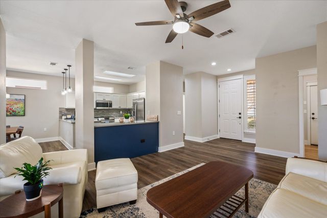 110 Cobb Cavern DR, Georgetown, TX 78633