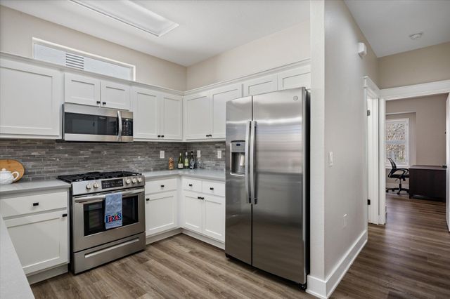 110 Cobb Cavern DR, Georgetown, TX 78633