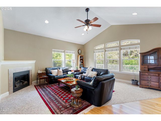 4555 Ne TIDE Ave, Lincoln City, OR 97367