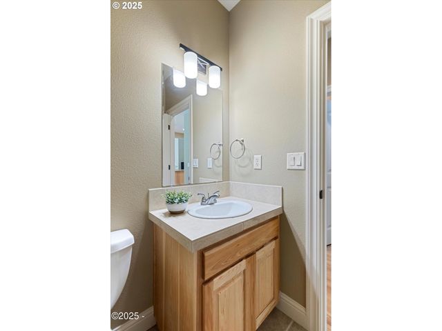 4555 Ne TIDE Ave, Lincoln City, OR 97367