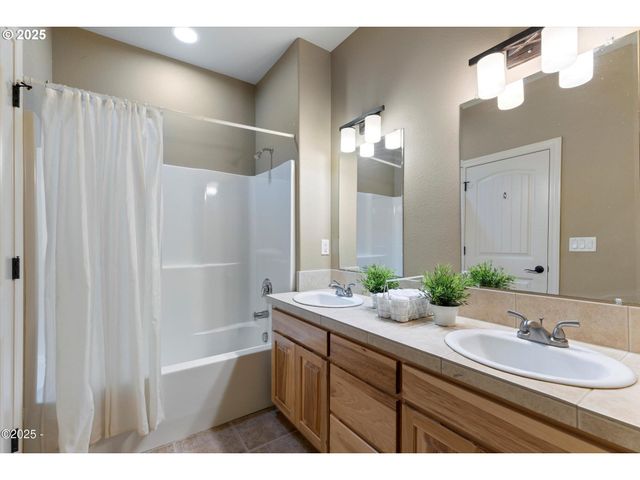 4555 Ne TIDE Ave, Lincoln City, OR 97367