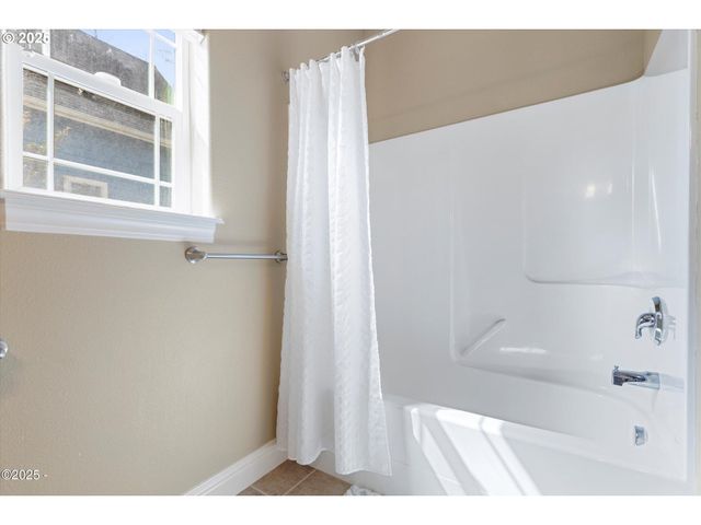 4555 Ne TIDE Ave, Lincoln City, OR 97367