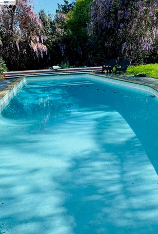 190 Alderwood Rd, Walnut Creek, CA 94598