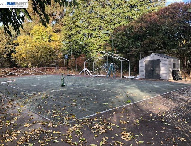 190 Alderwood Rd, Walnut Creek, CA 94598