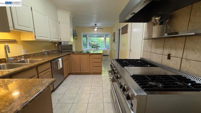 190 Alderwood Rd, Walnut Creek, CA 94598