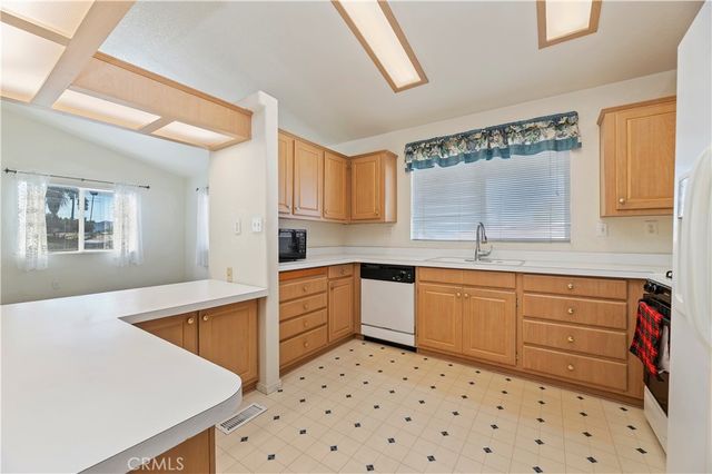 1536 S State 213, Hemet, CA 92543