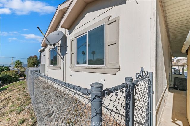 1536 S State 213, Hemet, CA 92543