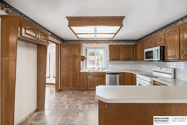 1006 Magnolia Court, Papillion, NE 68046