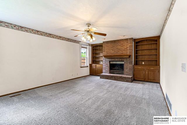 1006 Magnolia Court, Papillion, NE 68046
