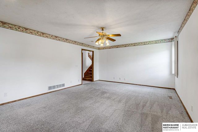 1006 Magnolia Court, Papillion, NE 68046