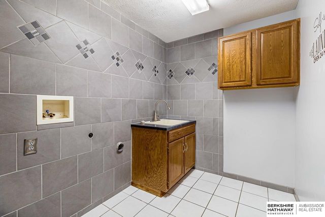 1006 Magnolia Court, Papillion, NE 68046