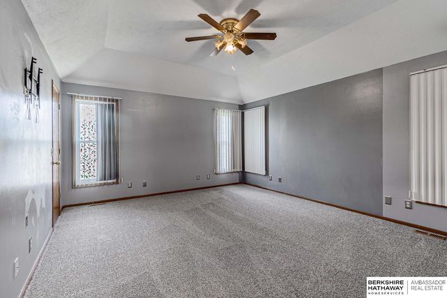 1006 Magnolia Court, Papillion, NE 68046