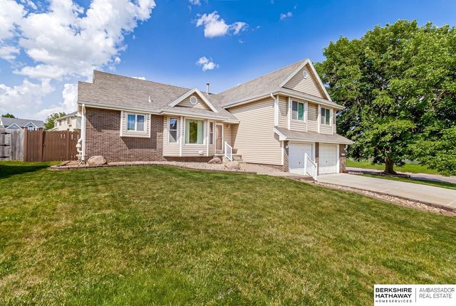 1006 Magnolia Court, Papillion, NE 68046