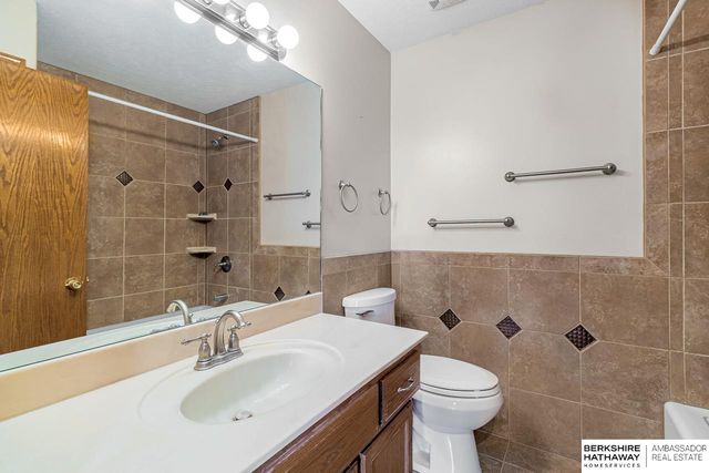 1006 Magnolia Court, Papillion, NE 68046