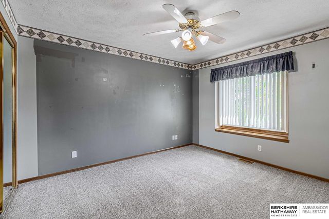 1006 Magnolia Court, Papillion, NE 68046