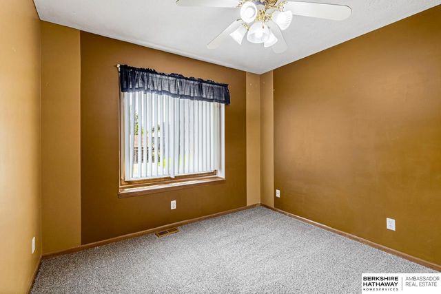 1006 Magnolia Court, Papillion, NE 68046
