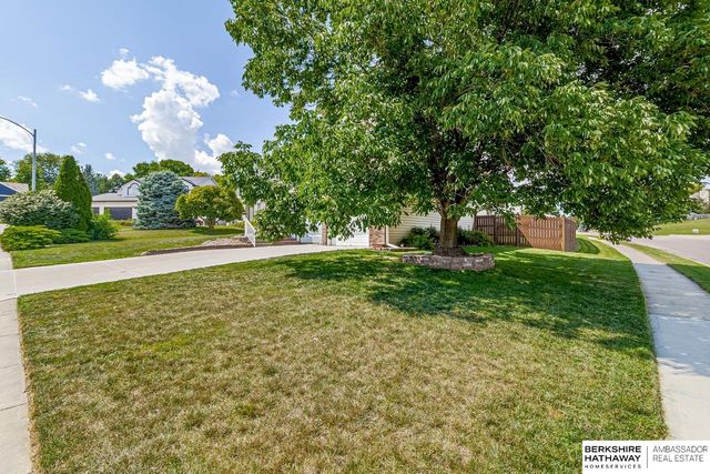 1006 Magnolia Court, Papillion, NE 68046