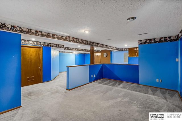 1006 Magnolia Court, Papillion, NE 68046
