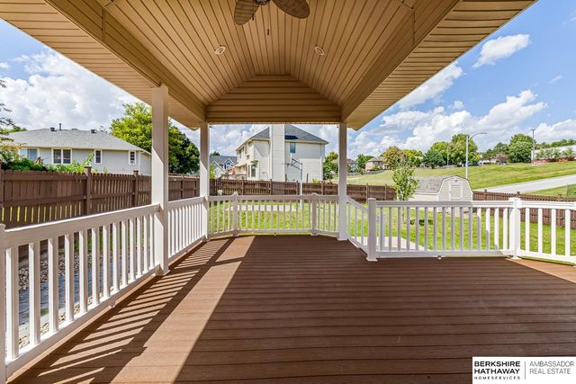 1006 Magnolia Court, Papillion, NE 68046
