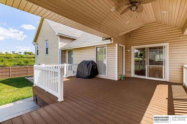 1006 Magnolia Court, Papillion, NE 68046